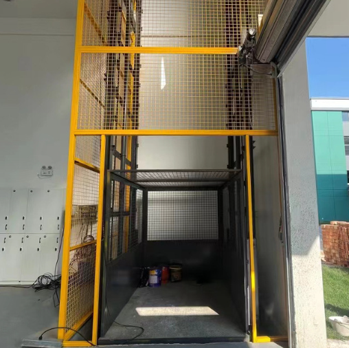 临川导轨式升降机助力物流园破解运输难题